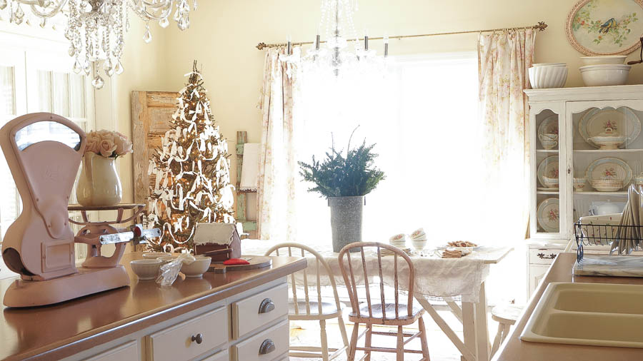 White Lace Cottage Christmas Home Tour-147