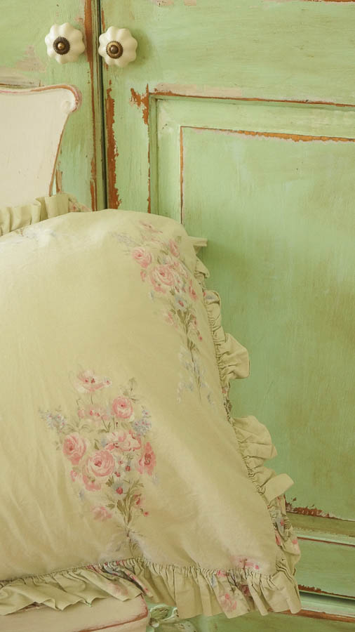 white lace cottage heirloom traditions paint how to add authentic chippy patina to furniture (26 of 33)