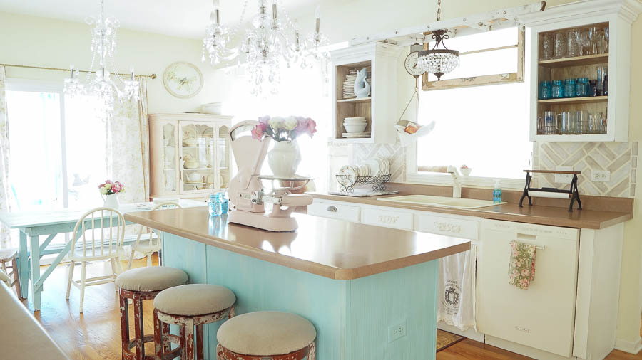 Painting Kitchen Cabinets Is Easy To Do With These Tips.