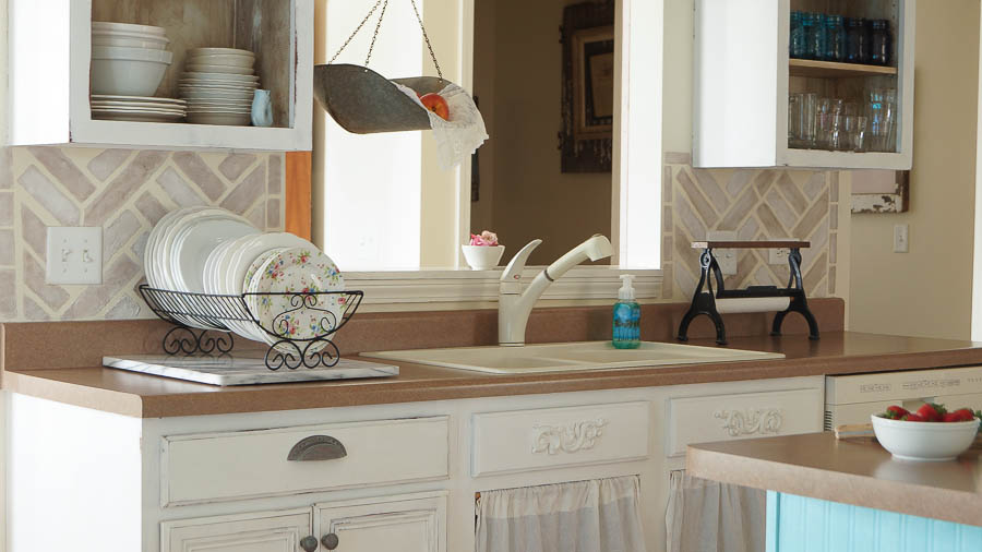 Simple Kitchen Backsplash Design