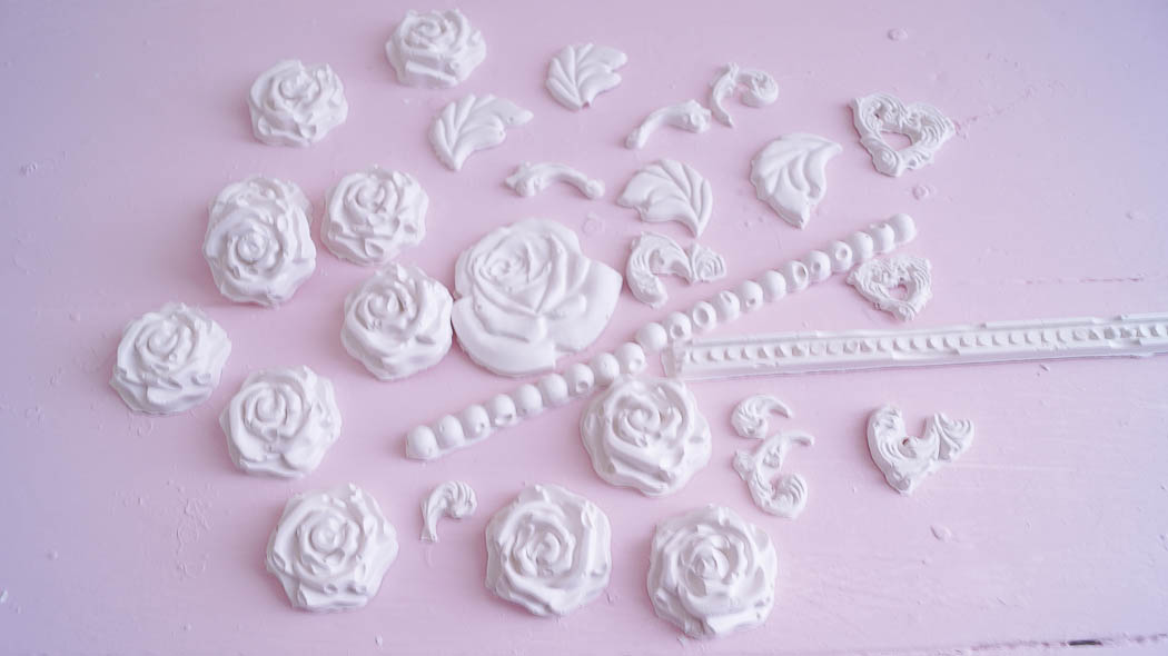 How to make appliques from plaster and candy forms-09171