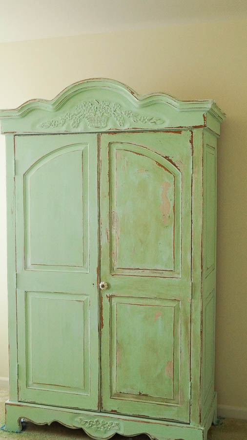 white-lace-cottage-heirloom-traditions-paint-how-to-add-authentic-chippy-patina-to-furniture-13-of-33